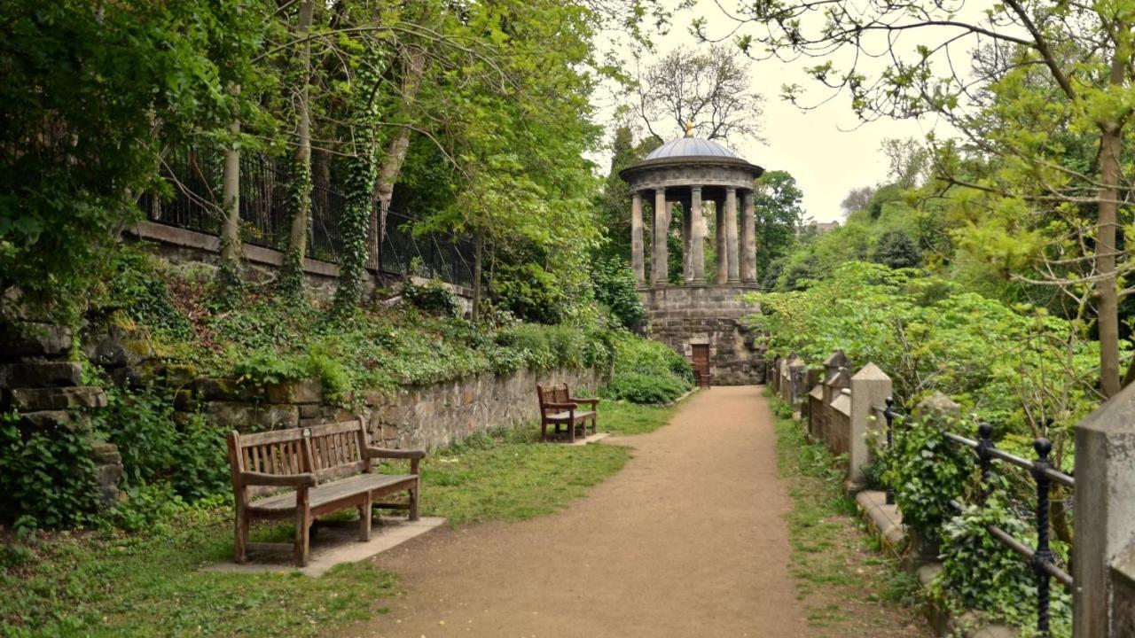 Historic Dean Village Treasure, Sleeps 4 エディンバラ エクステリア 写真
