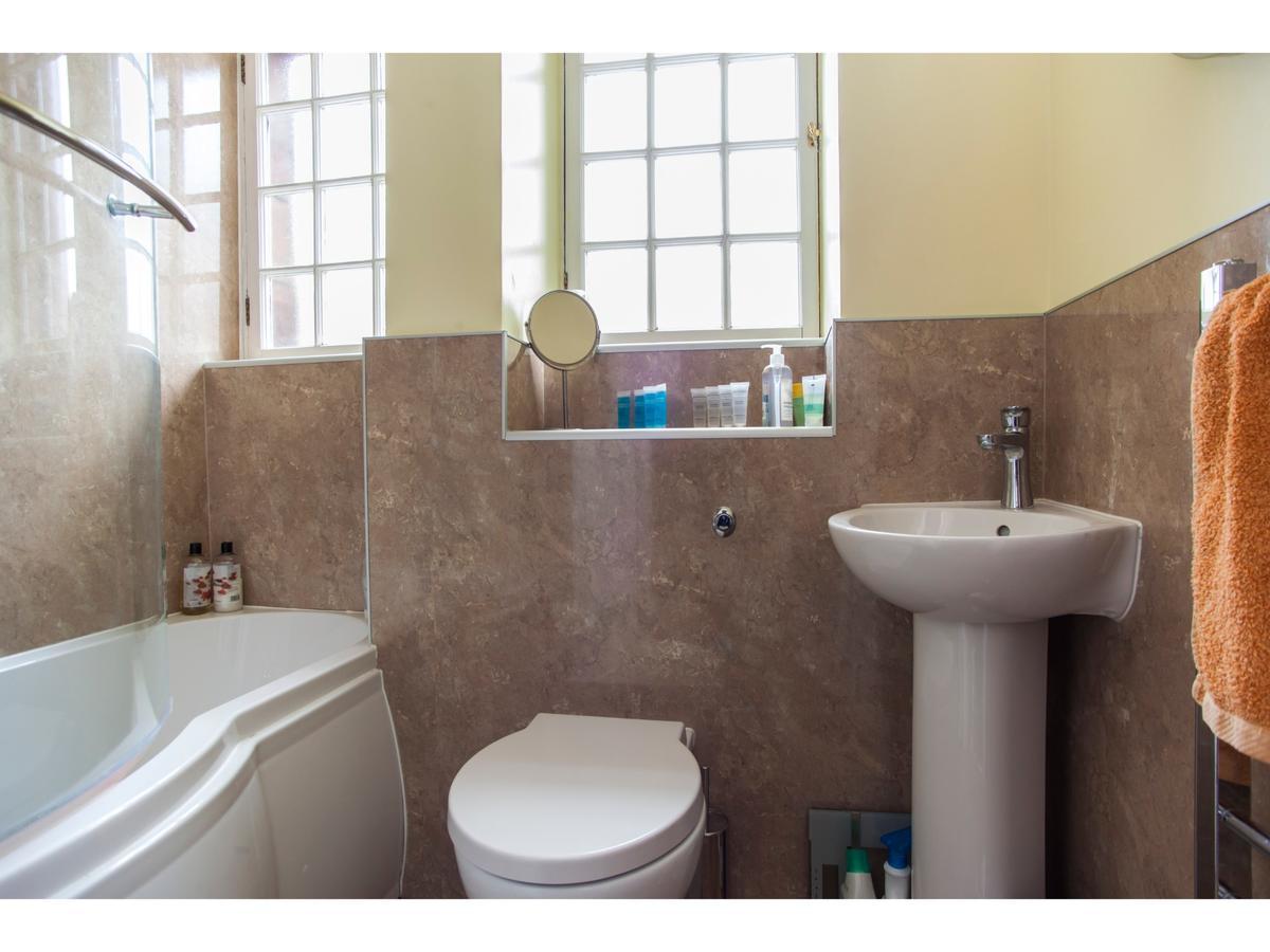 Historic Dean Village Treasure, Sleeps 4 エディンバラ エクステリア 写真